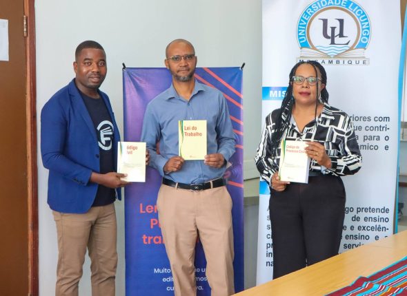 Faculdade de Letras e Humanidades recebe doação de livros da Editora Fundza