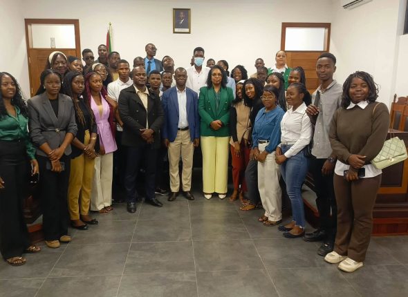 Estudantes de Direito da UniLicungo visitam Tribunal de Trabalho de Sofala