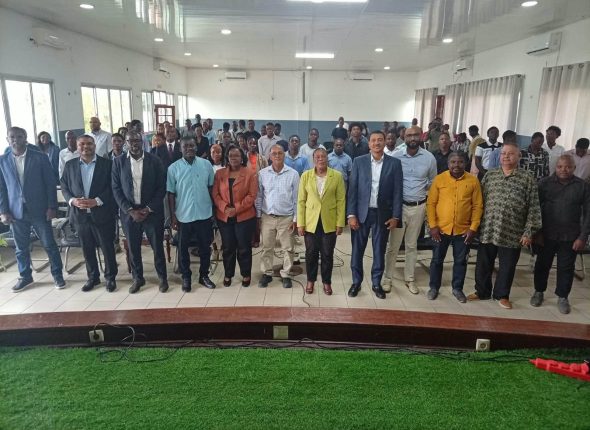 Faculdade de Economia e Gestão debate Estratégias de Desenvolvimento Sustentável para Moçambique na Economia Global